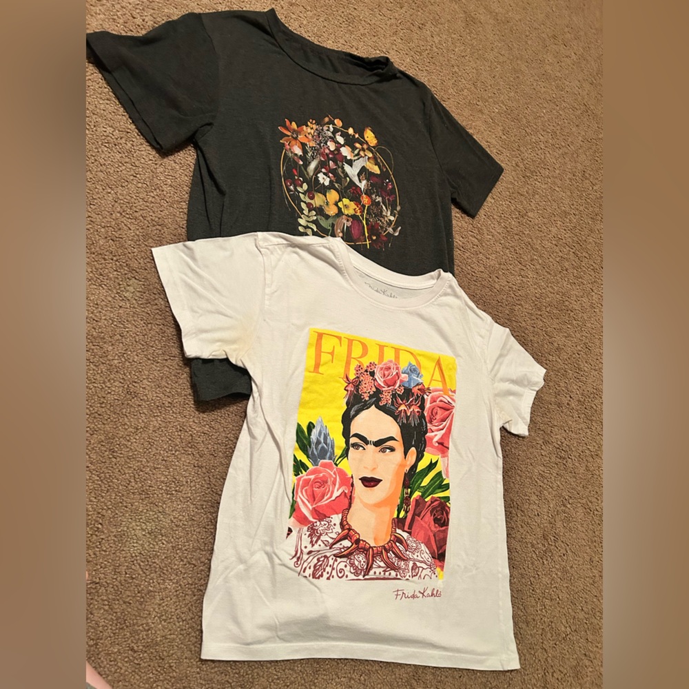 2 Small Short Sleeve Tees